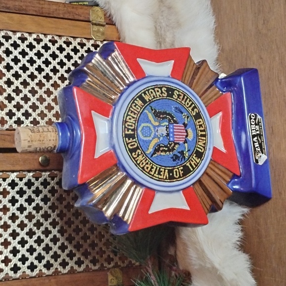 . Vintage VFW Ezra Brooks Liquor Bottle 185 Veterans Of Foreign Wars 75th - Picture 2 of 7